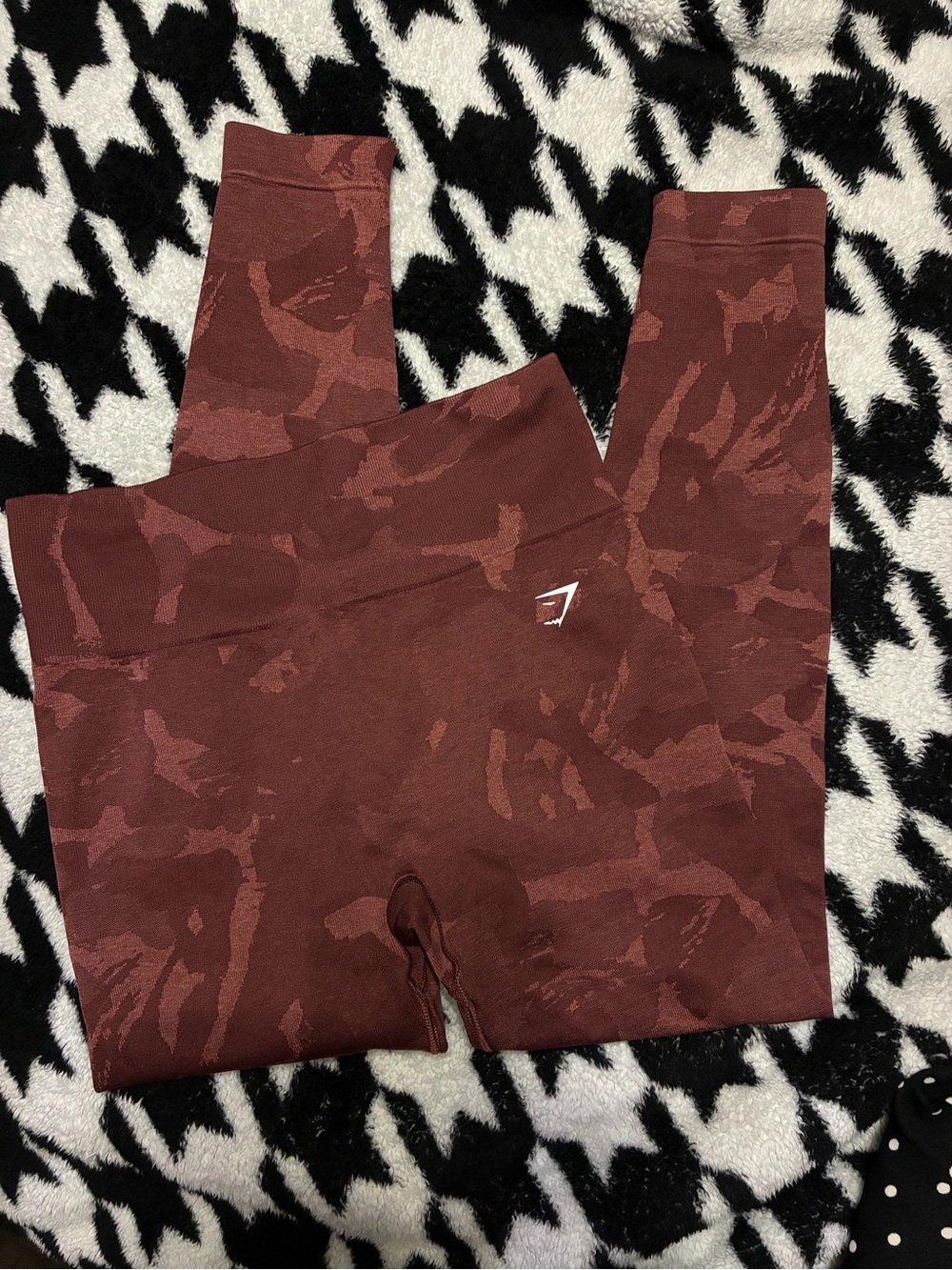 Gymshark Burgundy Camo Seamless Scrunch Leggings – Size Medium
